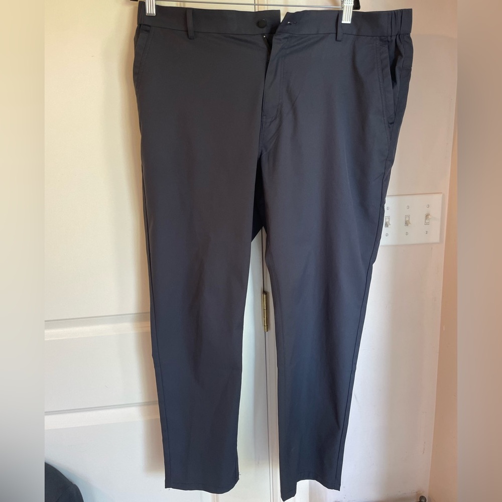 Men's Black Dress Pants
color: deep blue 
barley worn 
straight fit